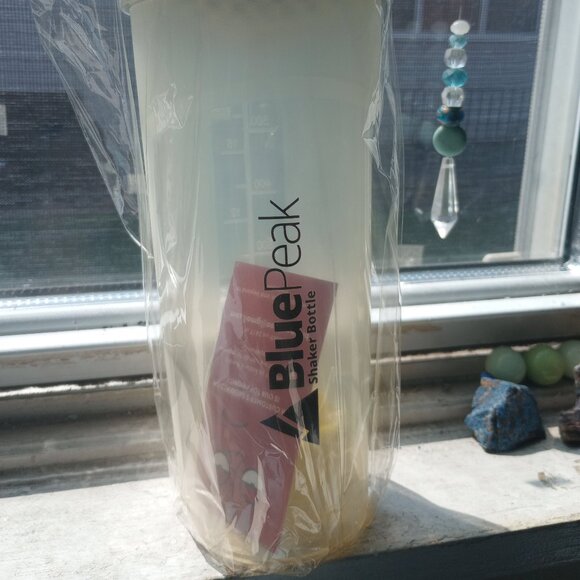 Blue Peak shaker bottle 20oz yellow/black New Sealed! - Picture 2 of 6